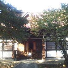 本堂入口で受付、そのまま羅漢堂まで中から移動できます