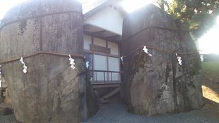 岩手県の名前の由来になっている巨岩が見応えあります