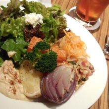 とらやカフェのべジプレートランチ