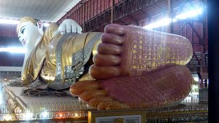 ヤンゴンの寝仏