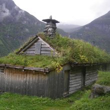 今は無人の農場です。近くにフィヨルドの水飲み場があります。