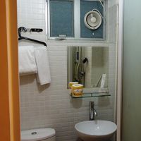 WCと洗面台。コチラも香港ならでは!?の狭さ。