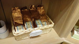 カハラオリジナルのマカダミアナッツチョコ「マカダミアブリストルズ」はキチンとしたお土産になります