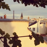 なんとかエッフェル塔が見える感じです