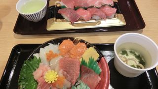 ラグーナ蒲郡　フェスティバルマーケット内　おさかな市場　の海鮮丼