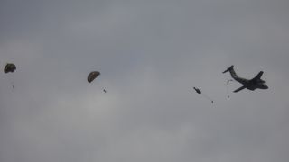 パラシュート降下は凄いですね