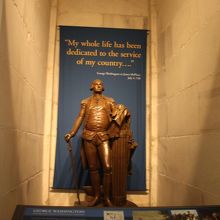 ワシントン記念塔の中には、きちんと歴史が説明されています。