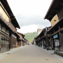 中町の街並を見通す