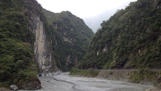 大自然をその険しさを堪能できる360°の景色