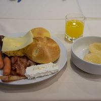 朝食はシンプルなビュッフェ式