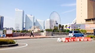 税関埠頭に渡る橋