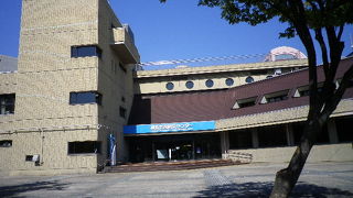 沢渡公園に隣接