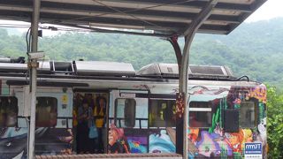 ランタンあげを駅そば線路で