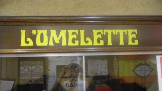 大阪駅前のユニークな総合ビル