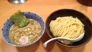 いつも行列のラーメン屋さん