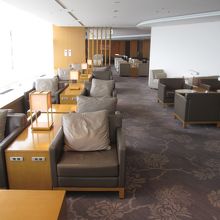 成田空港国際線 JALサクララウンジ