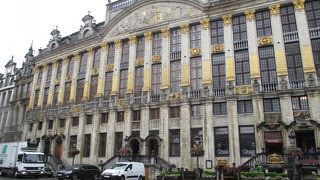 ブラバン公の胸像