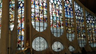 モダンで清楚な協会