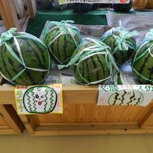 美味しそうなスイカ一玉が何と７００円！