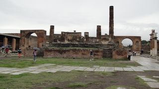 ポンペイでもっとも重要な神殿