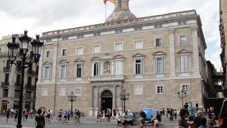 歴史ある建物が建っています