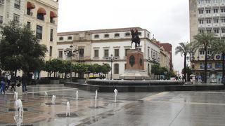 町の中心の広場