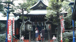 上野公園のひっそり隠れた稲荷神社