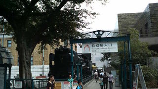 上野公園の黒光りするきれいなＳＬ車両