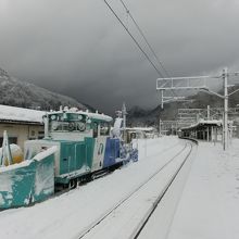 駅のホームにて
