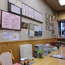 カウンターは壁向き