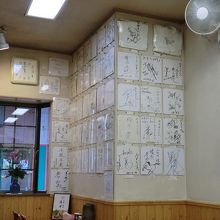 サイン、所せまし