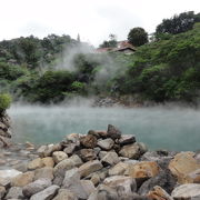 温泉が湧き出ています