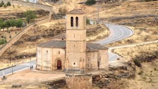 荒野にぽつんと建つ姿がとても印象的