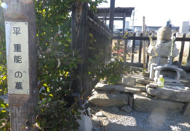 秩父七福神大黒天の円福寺の墓地にあります