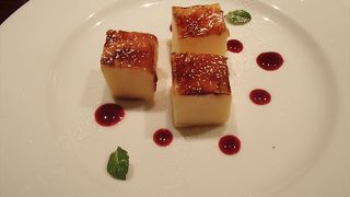 デザートが充実していて、コース料理でも手の込んだデザートを出してくれるので、おすすめです。