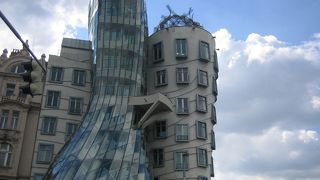 非常に印象的なビルです。