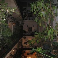 ホテルの中庭の写真です