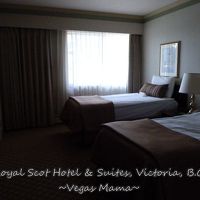 ２ダブルのベッドルーム。クローゼットには室内金庫が備え付けら