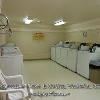 コインランドリー。フロントで小銭に替えてもらえます