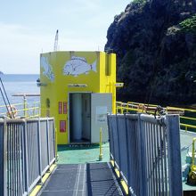 飛島海づり公園　海中展望塔の入り口