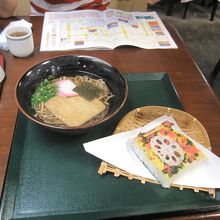 岩国寿司とれんこんそば