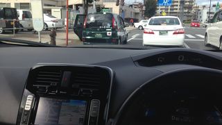 中央には鉄塔。