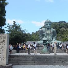 国内外、宗派を問わず沢山の人が訪れます