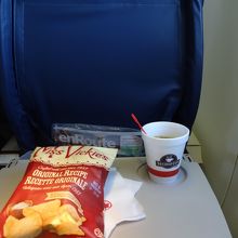 AirCanada Expressのスナック サービス