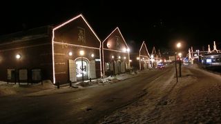 夜のライトアップが綺麗です