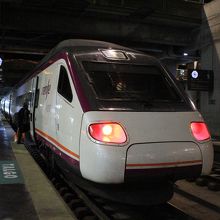 可愛らしい顔つきのＡＶＡＮＴ