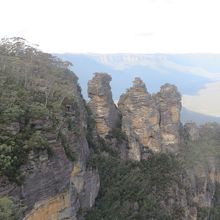 スリーシスターズ