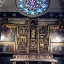 聖ヨセフ祭壇装飾衝立　この向いの天使の祭壇装飾も良い