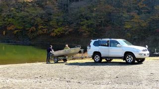 精進湖では魚釣りが盛んです