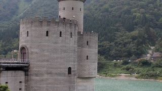 欧州の古城のような発電所